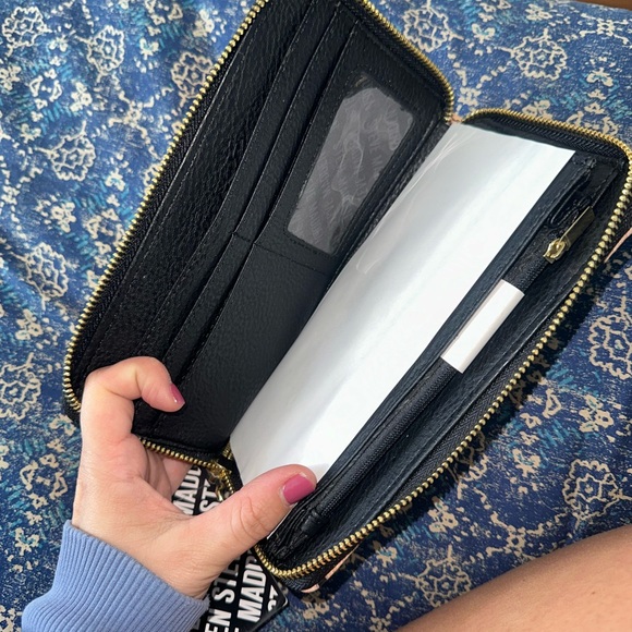 Steve Madden Cheetah Wristlet - NWT - Picture 4 of 4